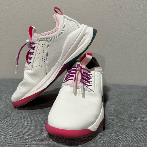 Clove Classic Nursing Sneaker - Picture 2 of 10